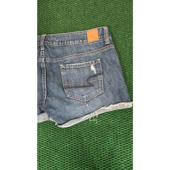 American Eagle Women's Destroyed, Distressed Denim Jean Shorts. Size 6. - Picture 6 of 10
